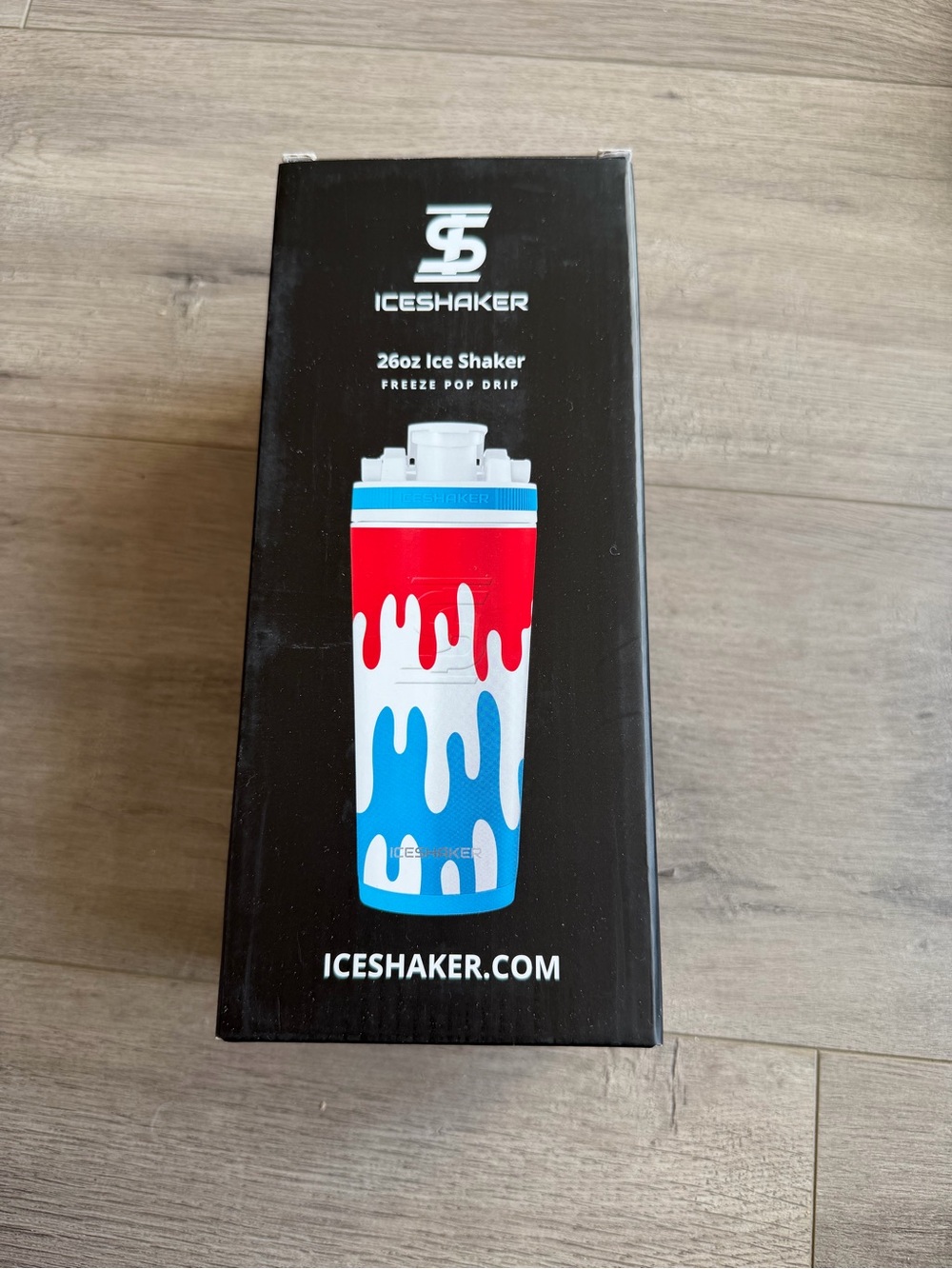 NIB Ice Shaker 26 ounce Ice Shaker bottle - Freeze pop drip
